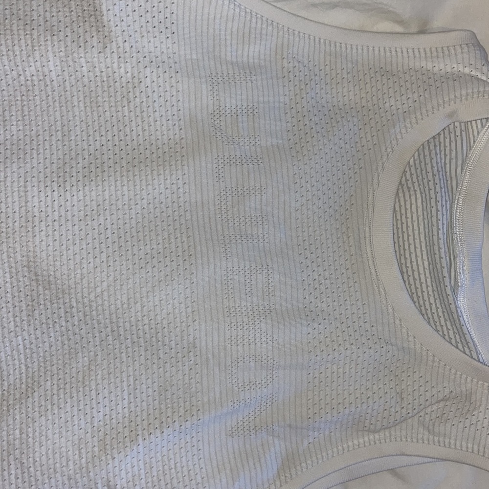 White cropped lululemon tank top